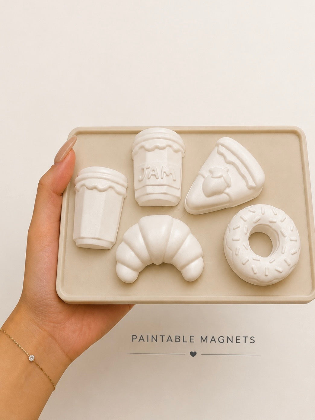 Paintable figurines